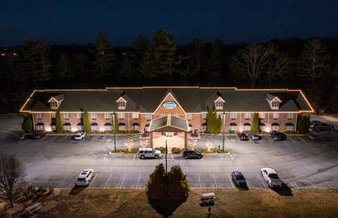 Mountain Inn & Suites Flat Rock Hotel in Hendersonville