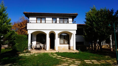 Property building, Facade/entrance, Garden