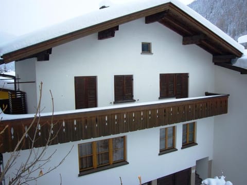 Hotel Garni Almjur Bed and Breakfast in Saint Anton am Arlberg