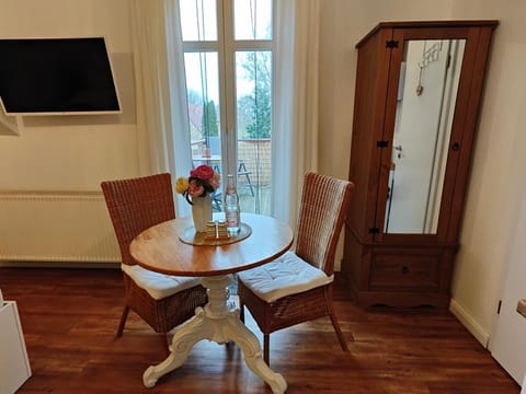 TV and multimedia, Dining area