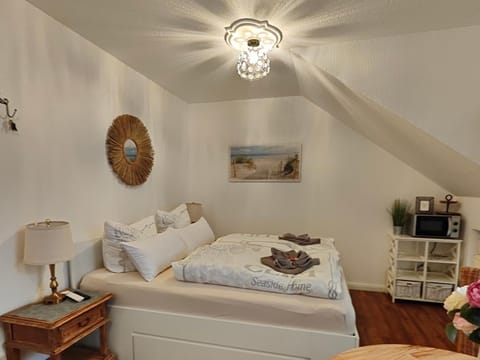 Bed, Photo of the whole room