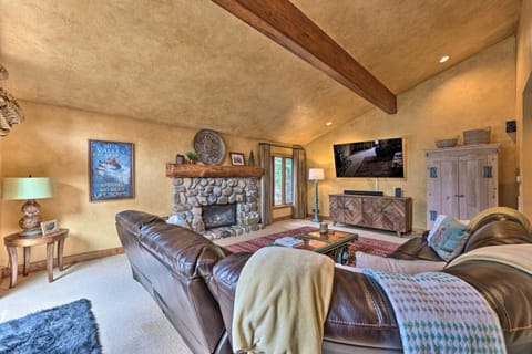 Luxe Sun Valley Retreat with Hot Tub, 3 Mi to Resort! Maison in Sun Valley