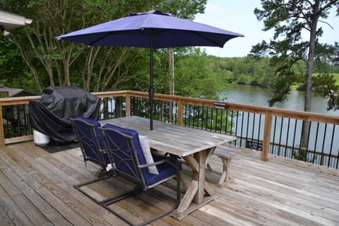 Luxury Hot Springs Oasis on Lake with Private Dock! House in Rockwell