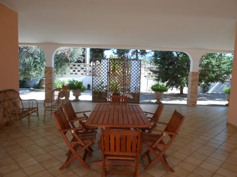 Patio, Facade/entrance, BBQ facilities, Garden, Garden, Balcony/Terrace, Dining area, Pets, Garden view