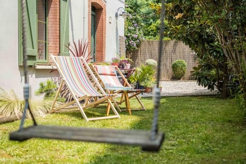 Apt T5 rénové avec bureau jardin et parking en centre ville Apartment in Toulouse