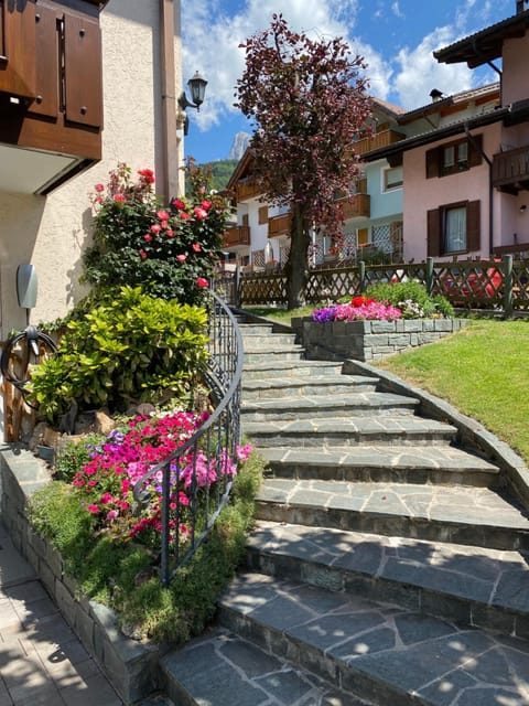 Facade/entrance, Garden