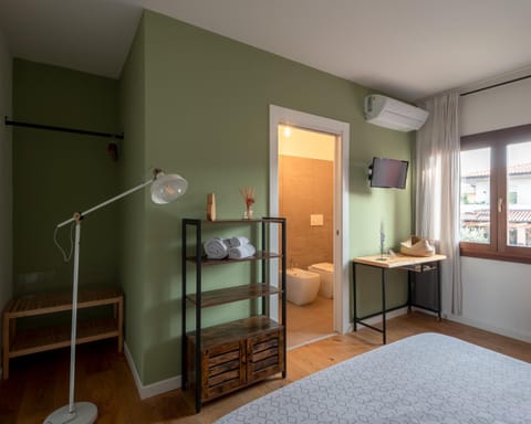 Photo of the whole room, air conditioner