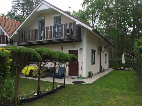 Property building, Facade/entrance, Garden