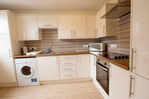 City Centre Executive 2 Bed Apartment with WiFi & Parking Apartment in Aberdeen