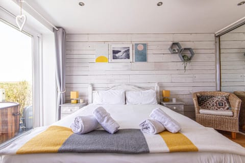 Sea views, Cornwall, Portreath, hot tub, sauna House in England