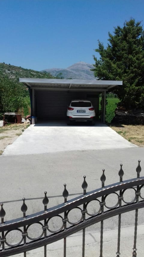 Apartmani Ivković+ Condo in Dubrovnik-Neretva County