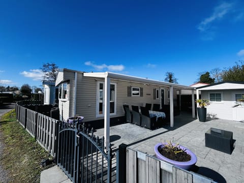 Property building, Facade/entrance, Off site