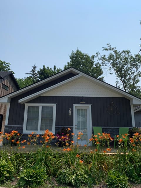 Sandy Cove Cottage Haus in Fort Erie