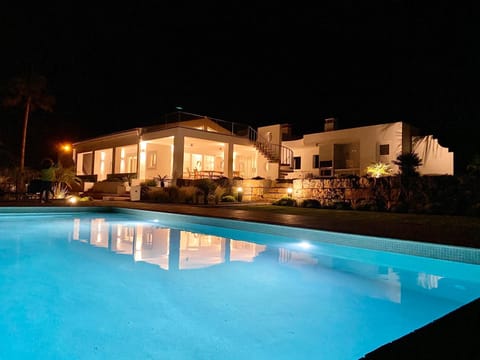Luxury Villa, Ocean View, Private Heated Pool Villa in Ferragudo