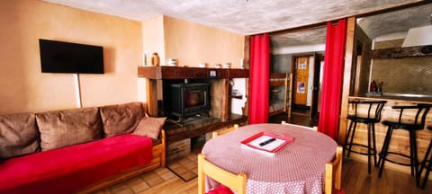 Communal lounge/ TV room, fireplace