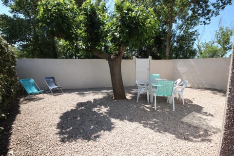 A quelques pas de la plage Belle Maison de vacances, 6 à 8 couchages, 3 chambres, balcon, jardin, parking, 50 m de la mer- PORTIRAGNES PLAGE LXBOSQD Villa in Portiragnes