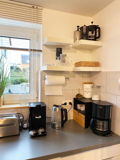 Coffee/tea facilities, Kitchen or kitchenette, minibar, stove, toaster