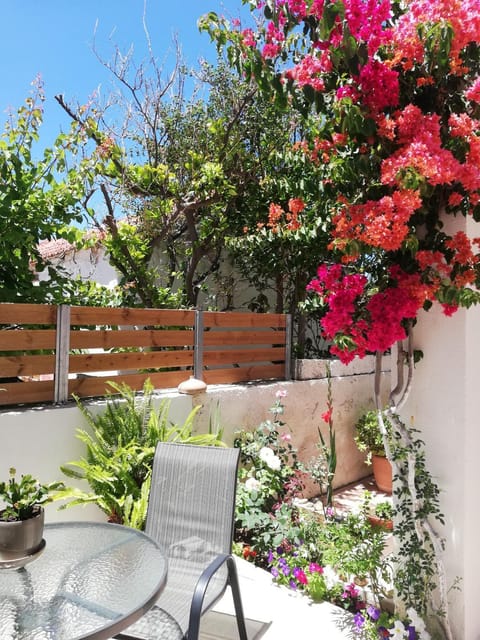 Patio, Spring, Day, Garden, View (from property/room), Balcony/Terrace, Dining area, Garden view