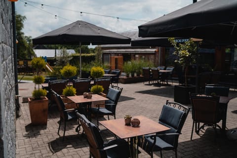 Restaurant/places to eat, Restaurant/places to eat, Balcony/Terrace, Lounge or bar