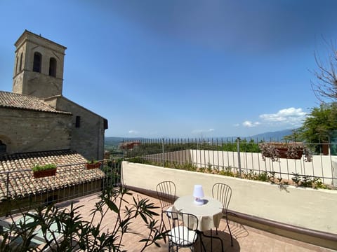 App. con terrazza panoramica in centro-Montefalco Apartamento in Montefalco