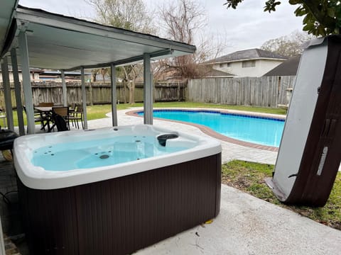 Private Pool, Pool Table, Outdoor kitchen,Spa House in Cloverleaf
