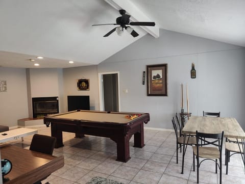 Private Pool, Pool Table, Outdoor kitchen,Spa Casa in Cloverleaf