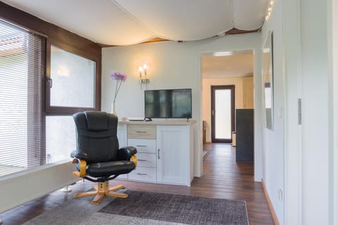 TV and multimedia, Living room, Photo of the whole room, Seating area