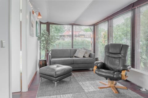 Living room, Photo of the whole room, Seating area