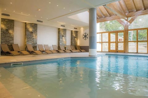 Swimming pool, sunbed