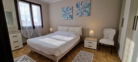 EVE HOUSE GARDALAKE House in Province of Brescia