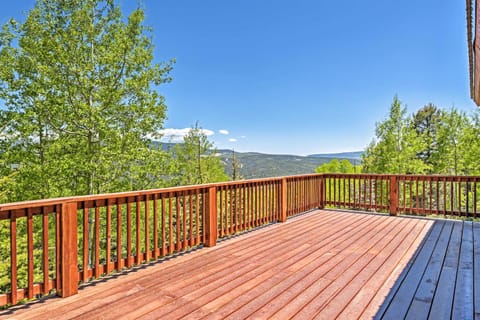 Angel Fire Mountain-View Retreat with Private Deck! House in Angel Fire