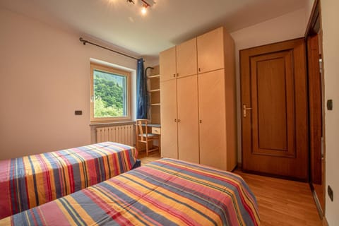 Bed, Photo of the whole room, Bedroom, Garden view, Mountain view, River view