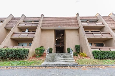 2 Bed/ 1 Bath efficiency Apartment- Close to Downtown! Auberge in East Ridge