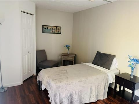 2 Bed/ 1 Bath efficiency Apartment- Close to Downtown! Gasthof in East Ridge