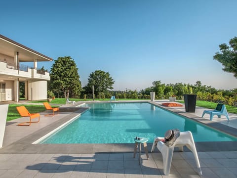 Spacious Villa in Tavullia with Private Swimming Pool Villa in Marche