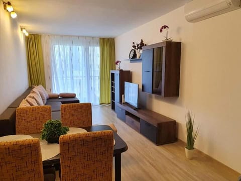 Napsugár Apartman Ezüstpart Apartment in Siófok