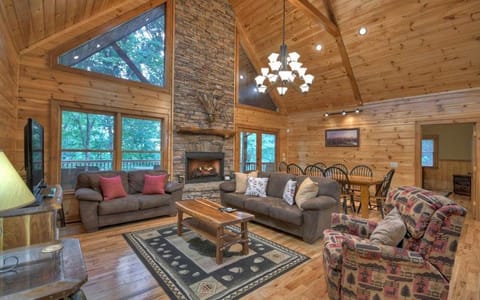 Dogwood Retreat - GREAT FAMILY RETREAT TIME IN THE NORTH GEORGIA MOUNTAINS OF BLUE RIDGE House in Georgia