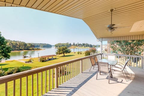 Lakeside House in Douglas Lake