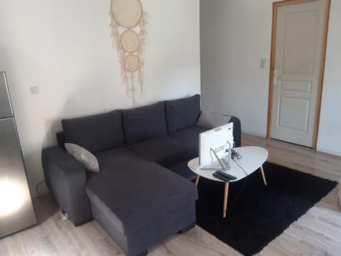 appartement f1 meublé 3 personnes Apartment in Provence-Alpes-Côte d'Azur