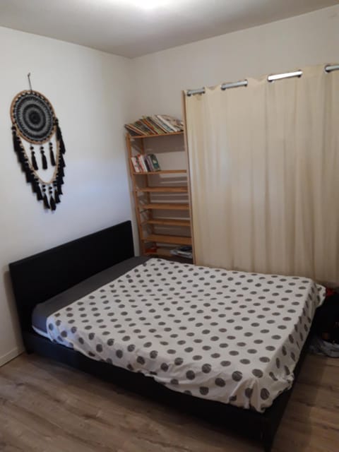 Property building, Bed, Bedroom