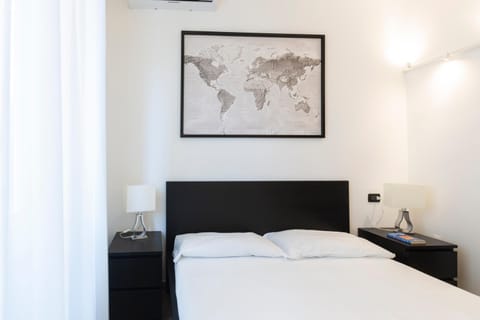 Yellow Line Apartment Apartment in Milan