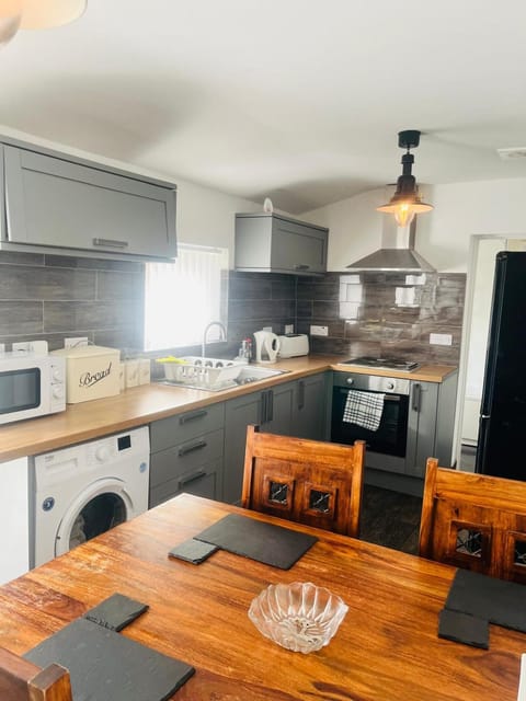 Rj s house Apartment in Wales