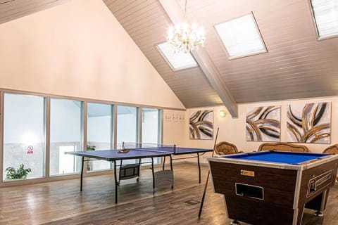 Billiard, Game Room, Table tennis, On site, Swimming pool