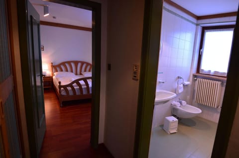 Bathroom, Photo of the whole room