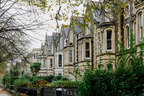 Property building, Neighbourhood