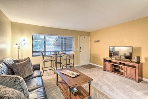 Sunny Sedona Condo with Resort Pool and Grill Access! Eigentumswohnung in Village of Oak Creek