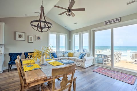 Beachfront Oasis with 2 Large Decks, BBQ and Views! House in Topsail Beach