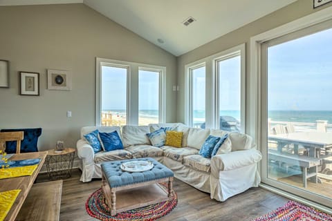 Beachfront Oasis about 2 Large Decks, BBQ and Views! House in Topsail Beach