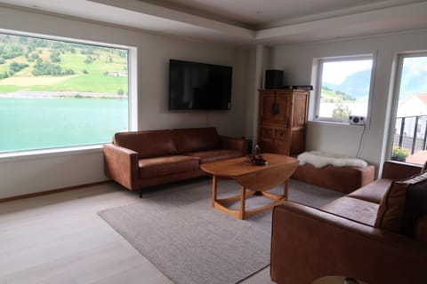 Olden Panorama Apartments - Fjord view - High Standard Apartment in Vestland