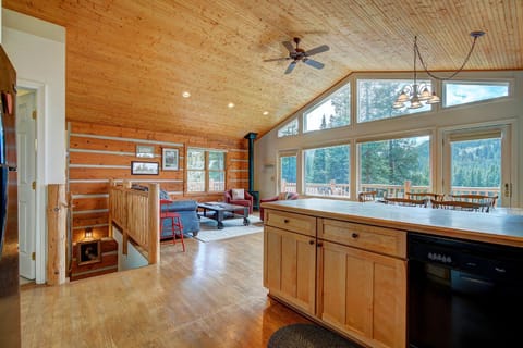 Daniels Mountain View Log Cabin home Casa in Tordal Estates